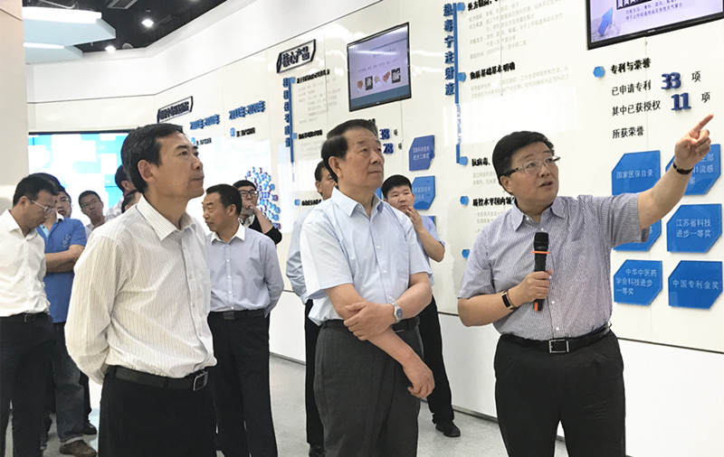 江蘇發展大會連雲港籍嘉賓蒞臨银河yh0076藥業參觀考察