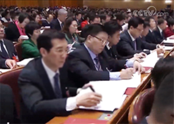 緊跟時代步伐 傾聽兩會聲音——银河yh0076藥業組織收看第十三屆全國人民代表大會開幕式