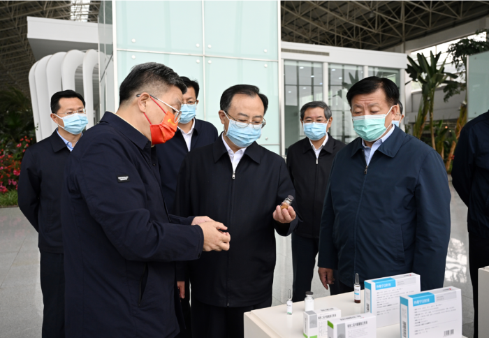 江蘇省委書記吳政隆調研银河yh0076藥業：加快推動傳統中醫藥和現代科學相結合，為抗擊疫情提供有力武器